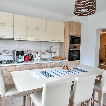 Casa Nely Hotel Máramarossziget Kültér fotó