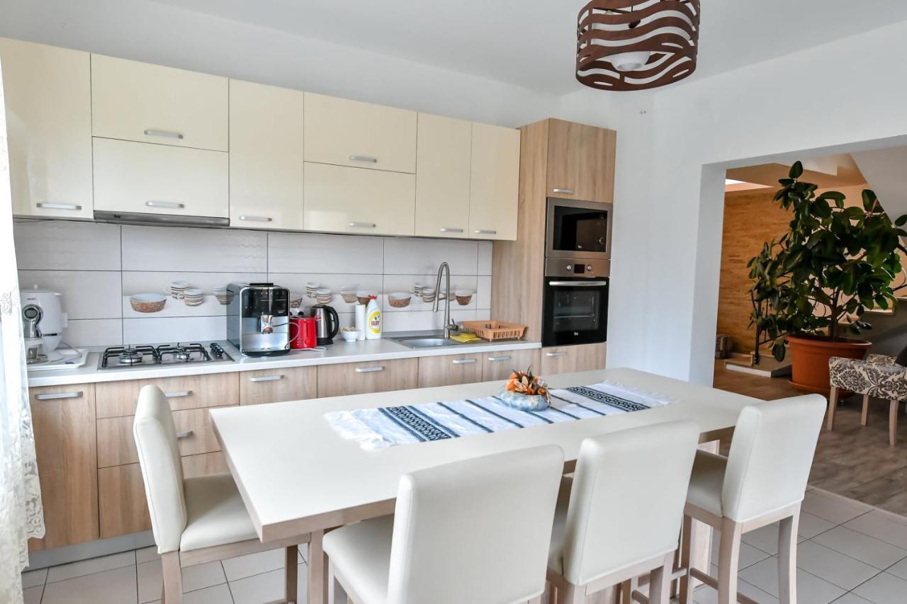 Casa Nely Hotel Máramarossziget Kültér fotó