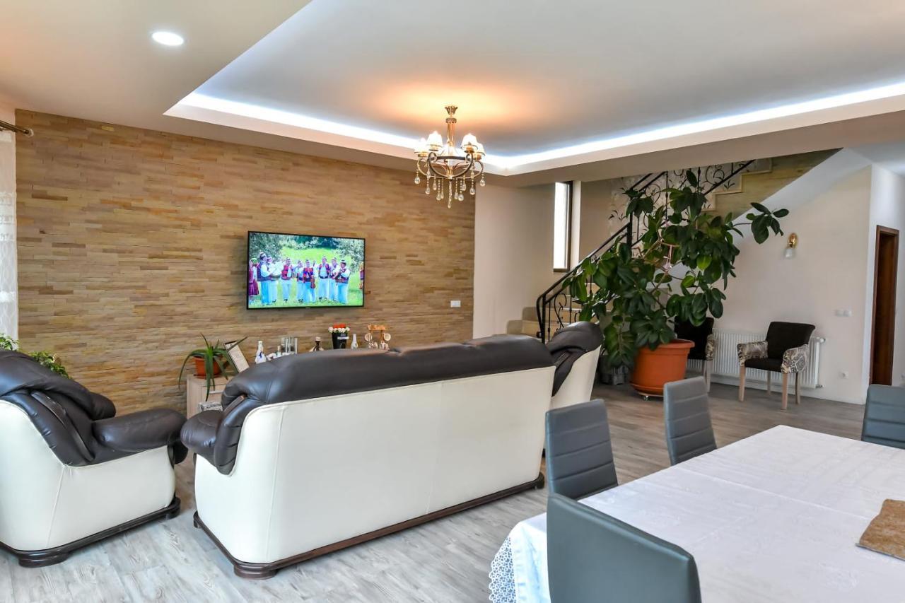 Casa Nely Hotel Máramarossziget Kültér fotó